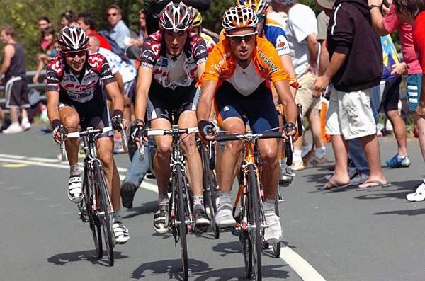 Iban Mayo (Euskaltel) drives the break with Schleck and Sastre in tow