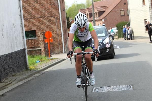 On her own, Sarah Duester (Nederland Bloeit) heads to the final climb, the Boserg
