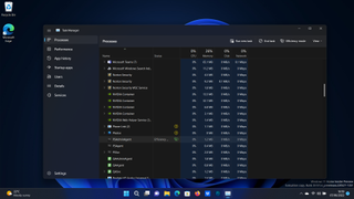 Screenshot van Taakbeheer in de donkere modus op Windows 11 versie 22H2
