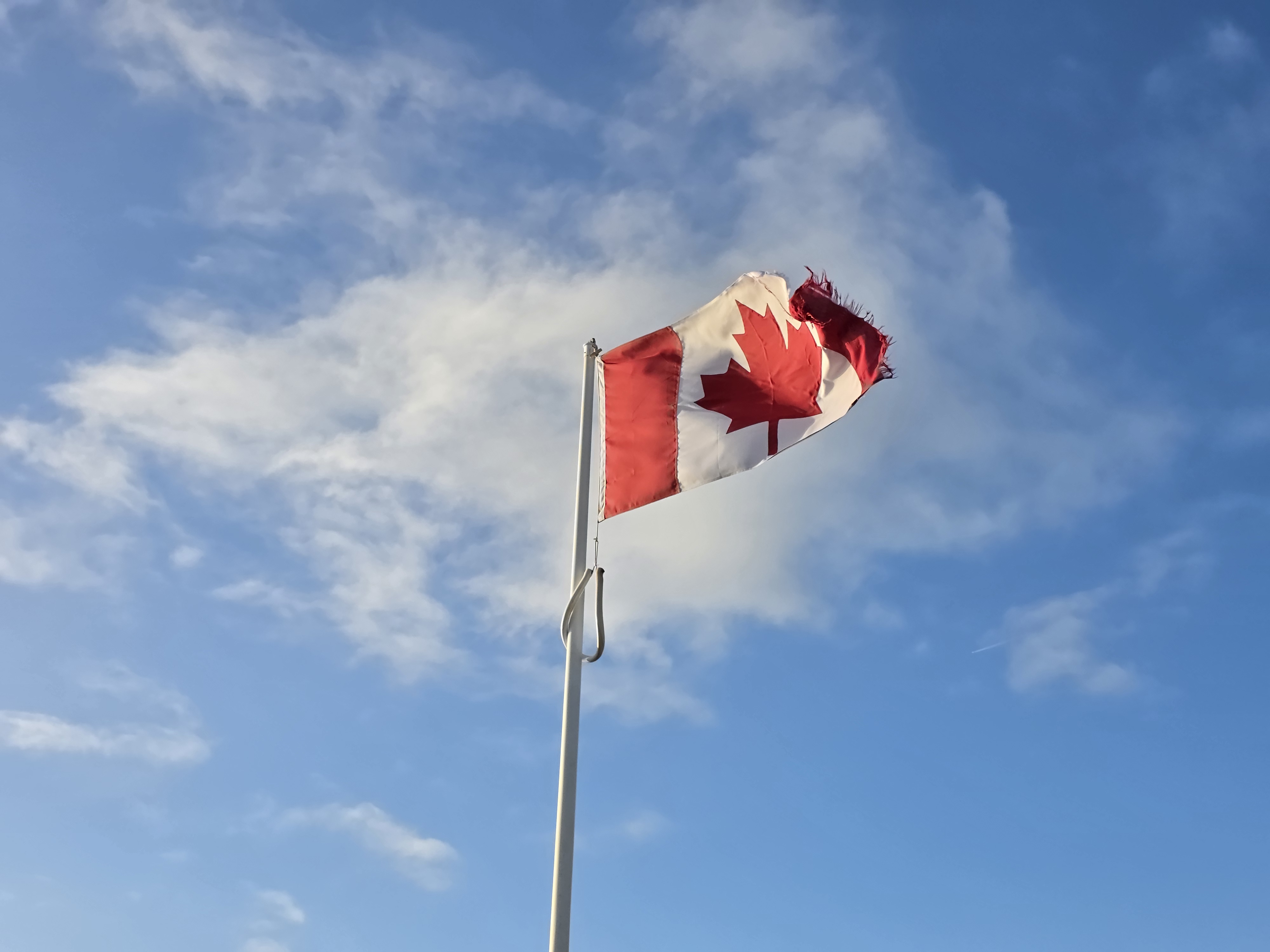 Galaxy S25 Ultra camera sample windy flag motion test