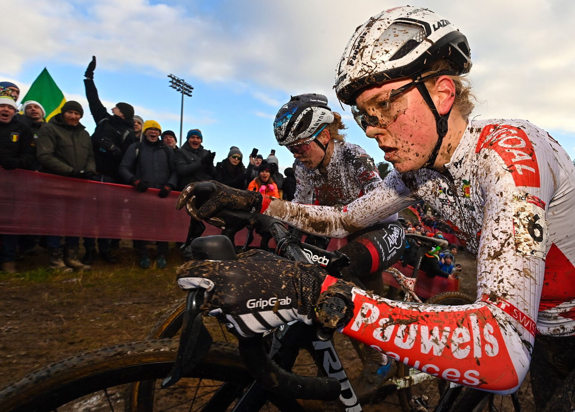 Fem van Empel wins thrilling Cyclocross World Cup race in freezing ...