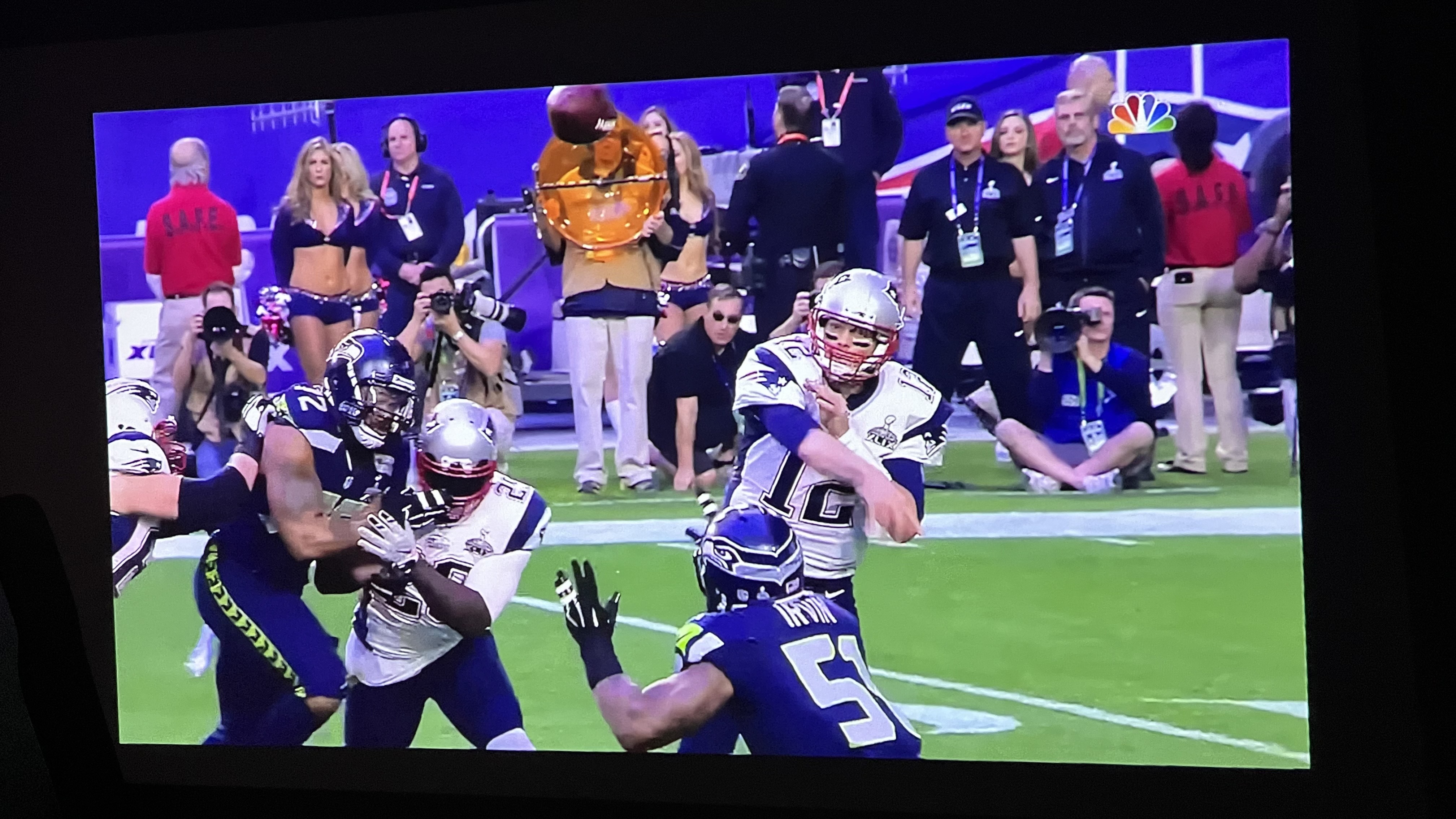 Super Bowl gameplay between the Seattle Seahawks and New England Patriots running on an XGIMI Elfin Flip projector