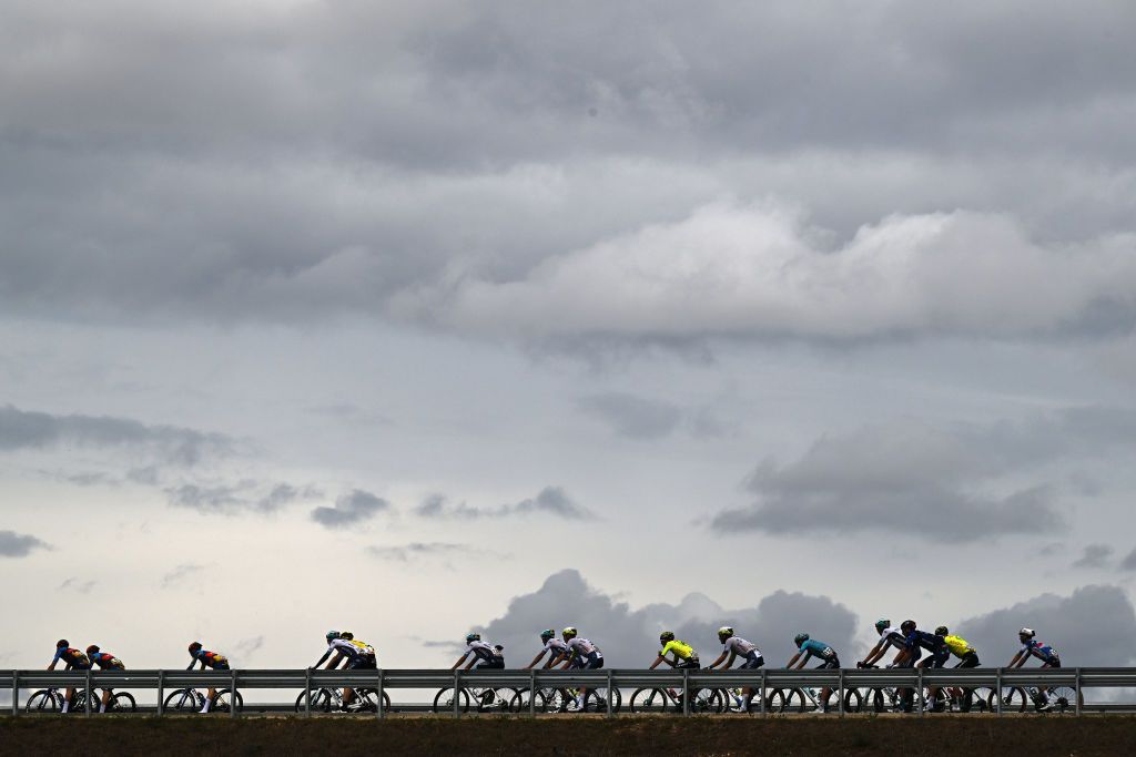 MAESTU PARQUE NATURAL DE IZKI SPAIN SEPTEMBER 05 A general view of the peloton competing during the La Vuelta 79th Tour of Spain 2024 Stage 18 a 1798km stage from VitoriaGasteiz to Maestu Parque Natural de Izki UCIWT on September 05 2024 in Maestu Parque Natural de Izki Spain Photo by Tim de WaeleGetty Images