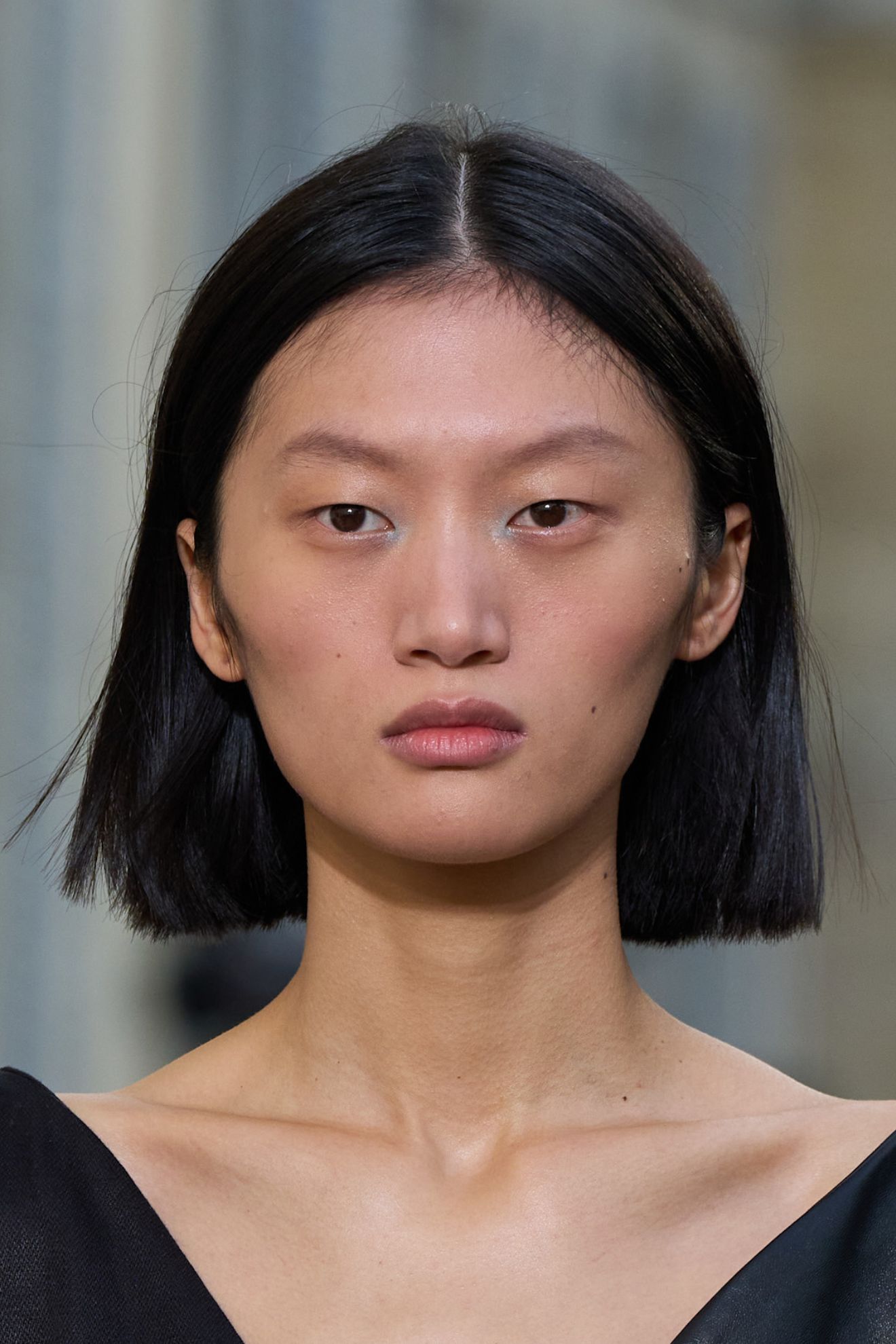 A model wearing blue eyeshadow at the Gabriela Hearst ss26 show