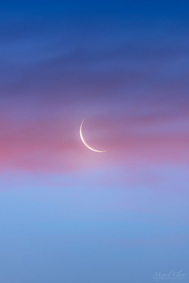 Pink Clouds Adorn Crescent Moon in Gorgeous Photo | Space