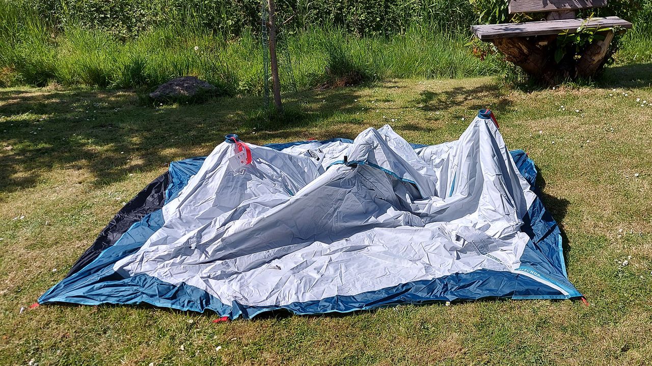 Quecha 2 Seconds Easy Fresh &amp; Black popup tent