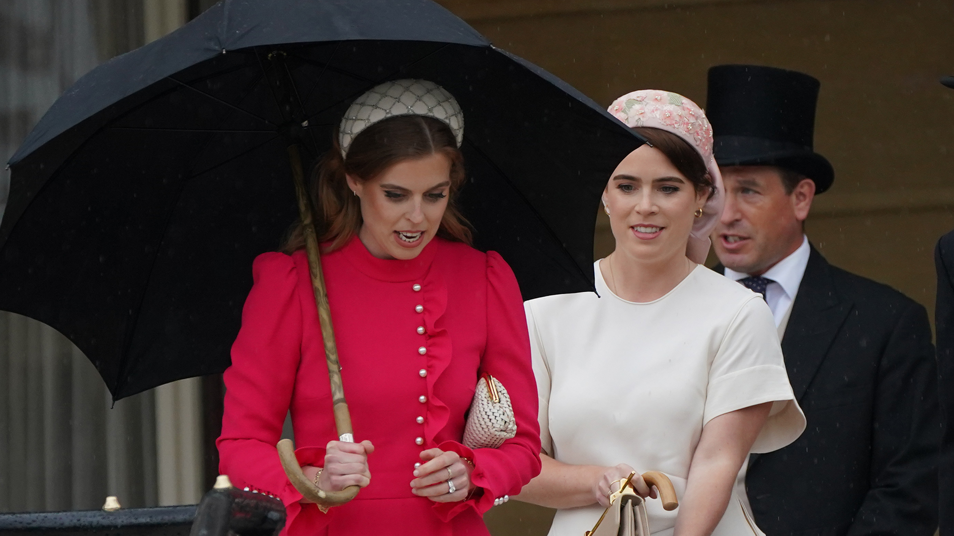 LONDON, ENGLAND - MAY 21: Princess Beatrice (C) and Princess Eugenie (in white) arrive for the Sovereign's Garden Party at Buckingham Palace on May 21, 2024 in London, England. (Photo by Yui Mok-WPA Pool/Getty Images)
