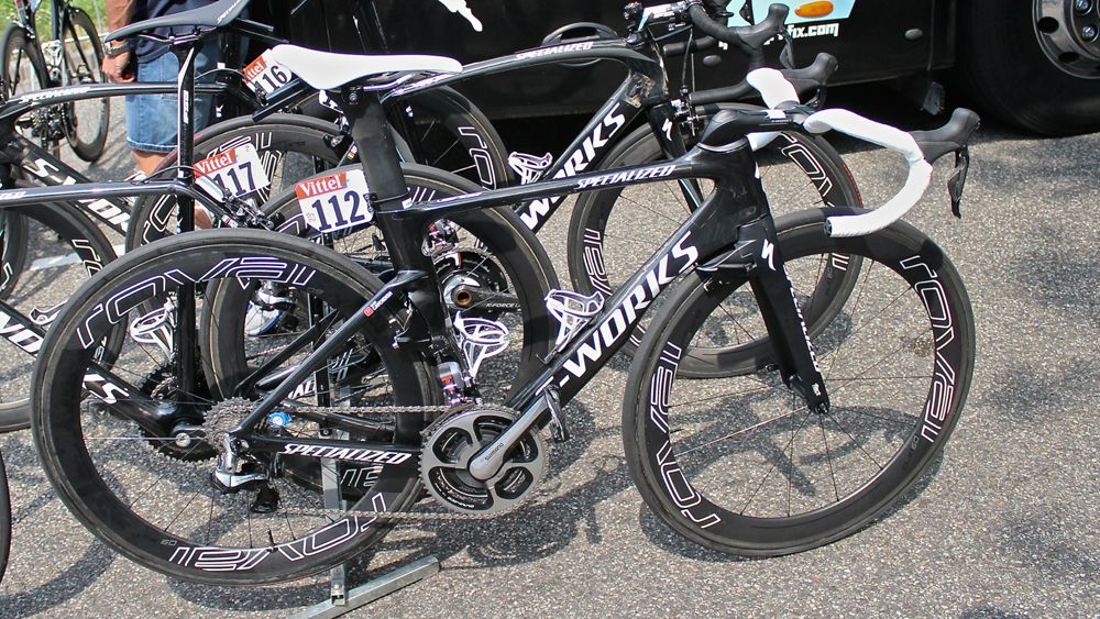 Like all riders at the Tour, Cav has multiple versions of the same bike. His A bike here has had white bar tape for most of the race