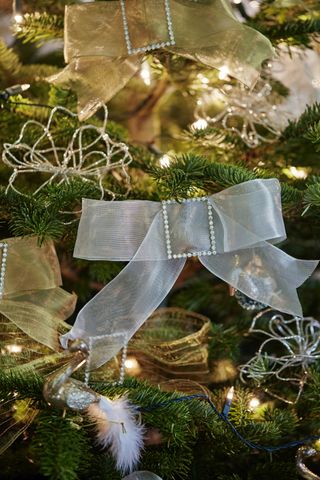 Handmade Christmas tree bows with diamanté buckles AnnabelLewis-019