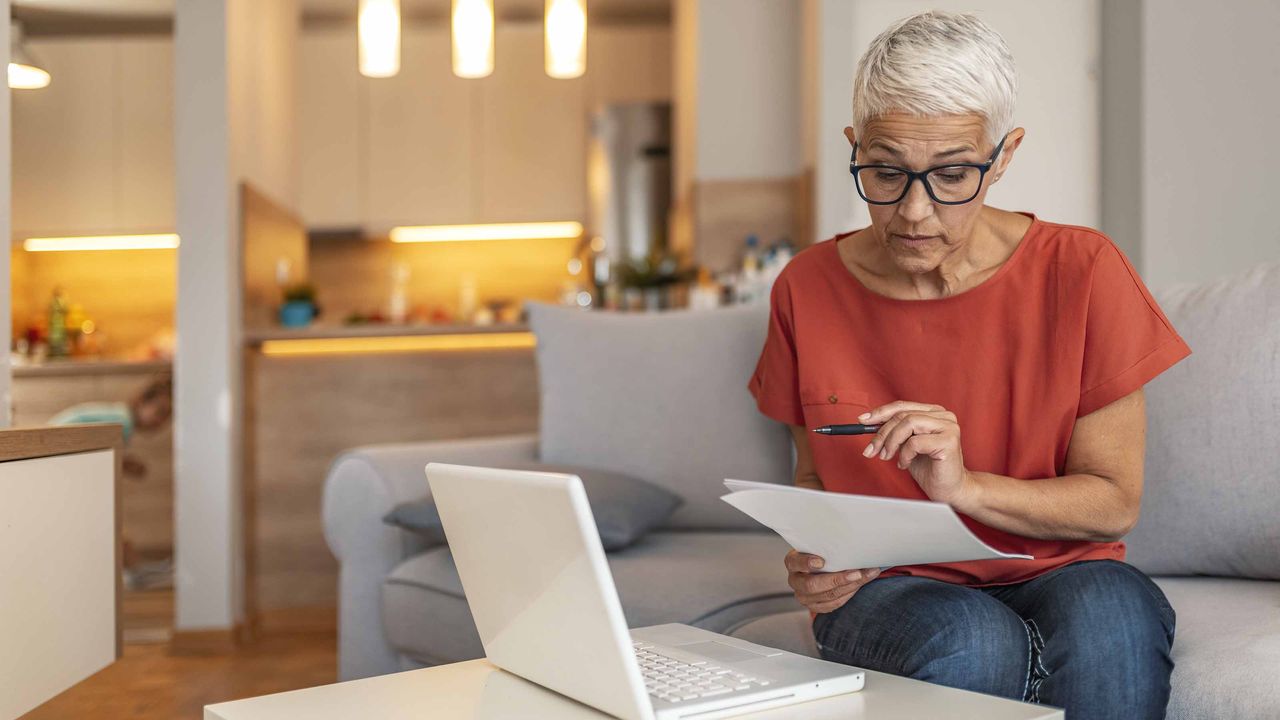 Baby boomer researching retirement savings plans.