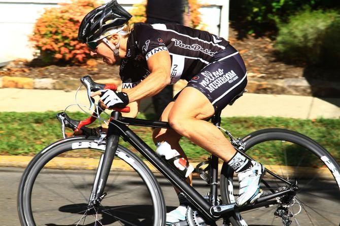 Laura Van Gilder (Van Dessel p/b Mellow Mushroom) forced to chase down all comers as she was riding solo