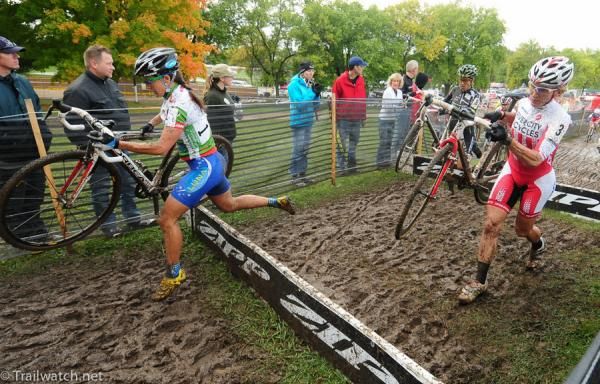 Katerina Nash (Luna Pro Team) racing in second place