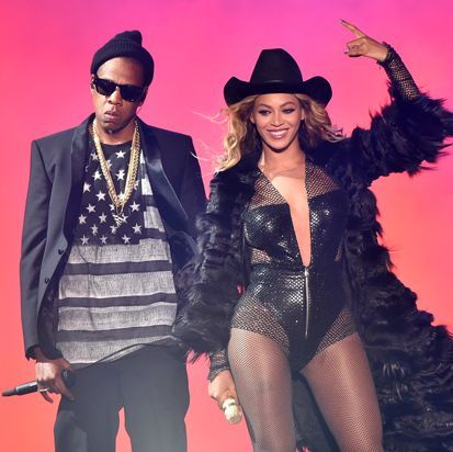 Hat, Coat, Sunglasses, Fashion accessory, Costume accessory, Blazer, Costume hat, Sun hat, Thigh, Costume, 