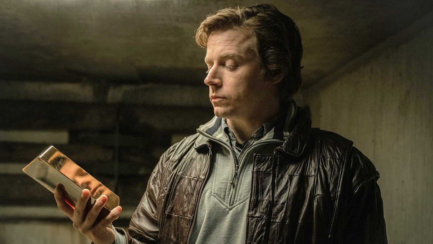 Jack Lowden in season 1 of "The Gold"
