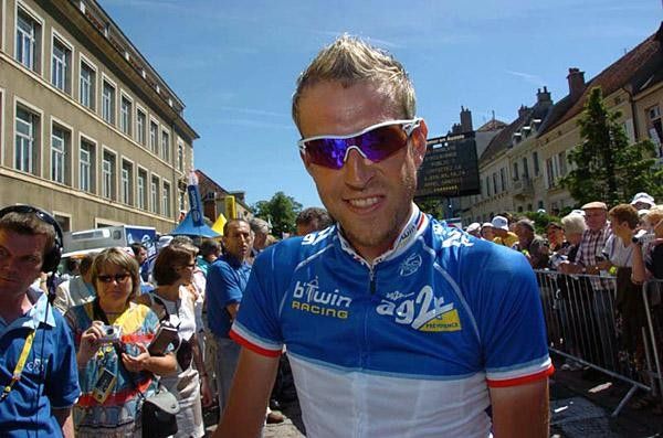 Christophe Moreau (Ag2r) smiles at the start of stage six