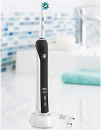 Oral-B Pro 2000 (with travel case) |