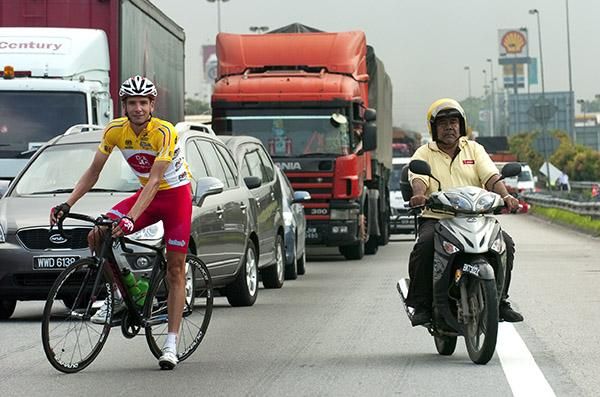 Tour leader Darren Lapthorne (Drapac Cycling) doesn't mind getting amongst the thick of it during racing and putting up with the traffic here in Malaysia.