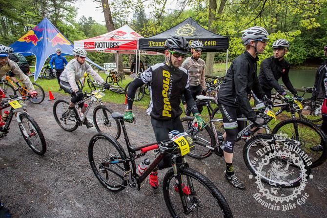 Brian Matter lining up in the rainy morning.