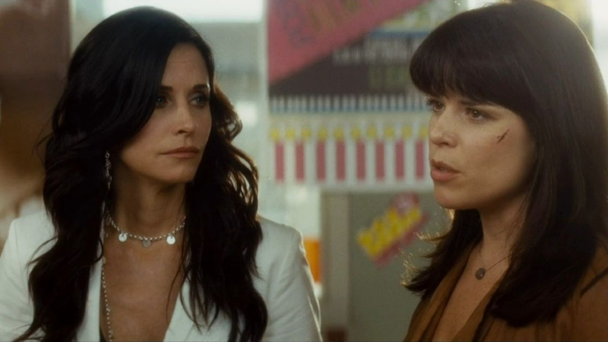 Courteney Cox looking at Neve Campbell in Scream 4