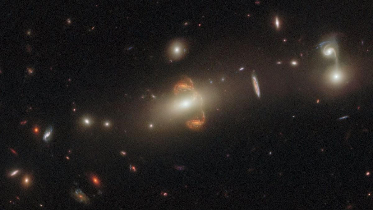 De Hubble-ruimtetelescoop maakt een spiegelbeeld van de melkweg