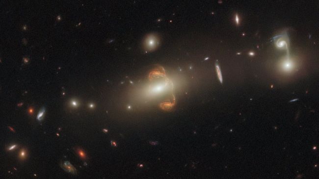 Hubble Space Telescope captures mirror image of galaxy | Space