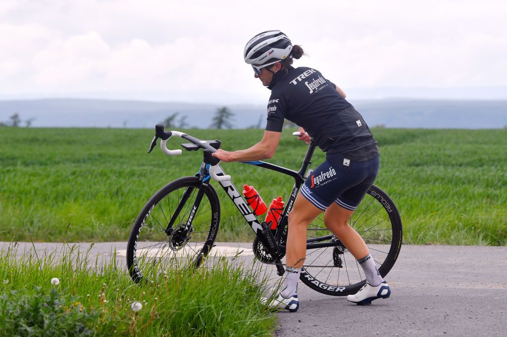 SCHLEIZ GERMANY MAY 27 Elisabeth DeignanArmitstead of United Kingdom and Trek Segafredo during the 34th Internationale LOTTO Thringen Ladies Tour 2021 Stage 3 a 1165km stage from Schleiz to Schleiz Mechanical Problem ltlt2021 lottothueringenladiestour womencycling on May 27 2021 in Schleiz Germany Photo by Luc ClaessenGetty Images