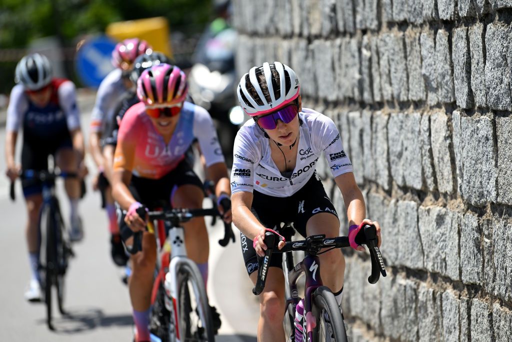 SAN LORENZO DORSINO ITALY JULY 09 Niamh FisherBlack of New Zealand and Team SD Worx White Best Young Jersey leads the chase group during the 33rd Giro dItalia Donne 2022 Stage 9 a 1128km stage from San Michele AllAdige to San Lorenzo Dorsino 727m GiroDonne UCIWWT on July 09 2022 in San Lorenzo Dorsino Italy Photo by Dario BelingheriGetty Images