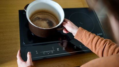 Testing the VonShef Dual Induction Hob