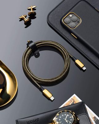 Anker Powerline III 24k Gold Edition Lifestyle
