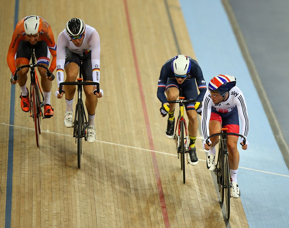 Mark Cavendish of Great Britain keeps an eye on the others riders racing in The Elimination Race