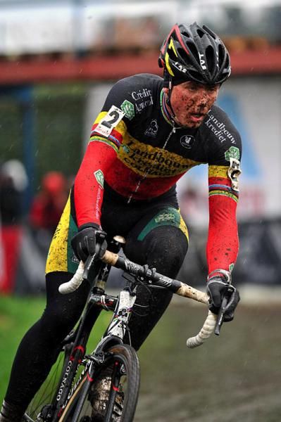 Sven Nys (Landbouwkrediet-Colnago) en route to victory.