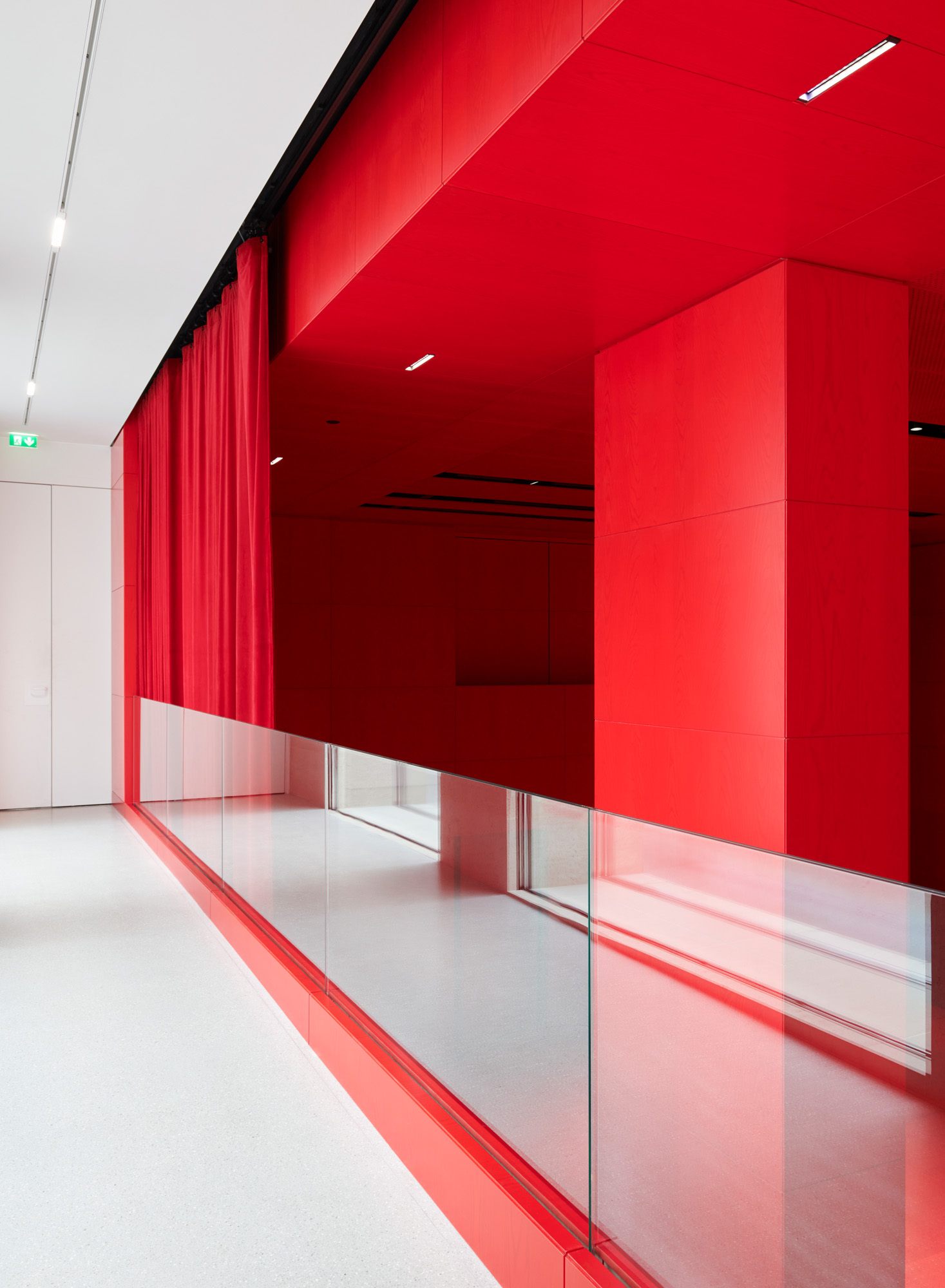 Fondation Cartier pour l&amp;rsquo;art contemporain interiors and installation views