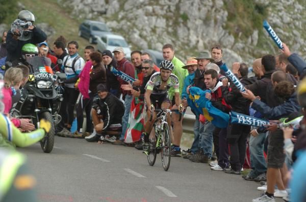 Juan Jose Cobo (Geox-TMC) won the stage and took the red jersey