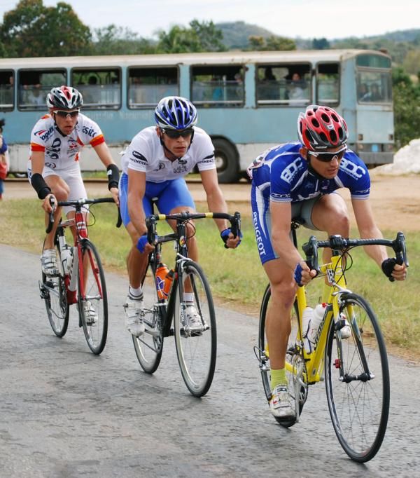 Sergio Casanova (Peugeot), Paul Kneppers (Global Cycling 72) and Cuban Ruben Companioni (Universidad Del Depo) spent the day in the break together