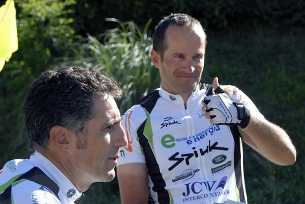 Miguel Indurain with Diego Ballesteros, who's travelling from Madrid to London to raise awareness for the disabled