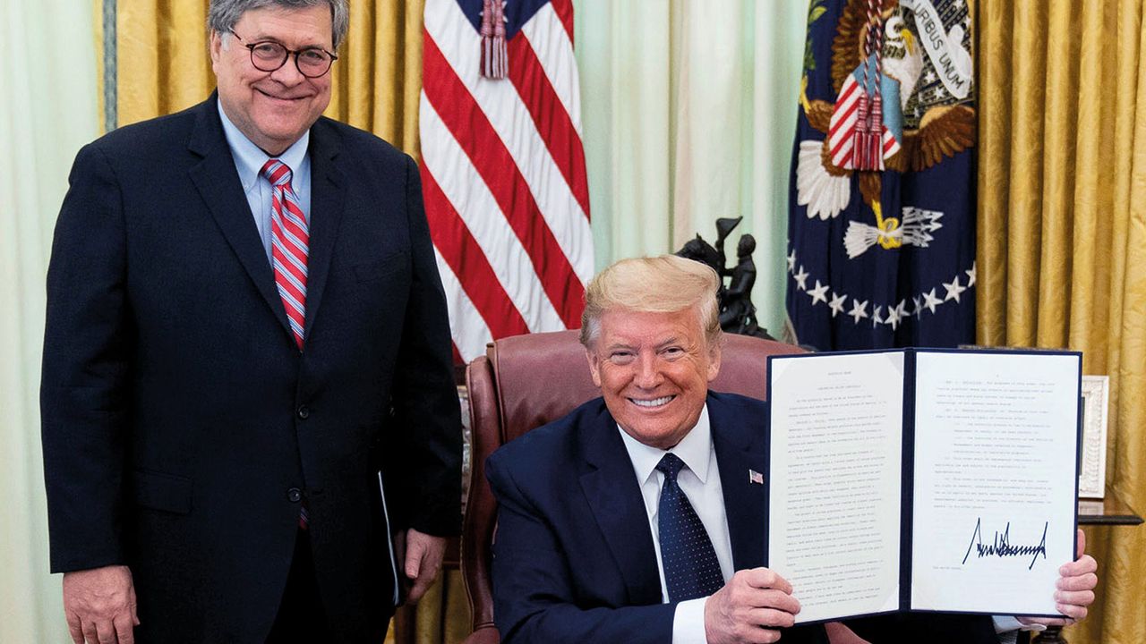 Donald Trump and William Barr © Shealah Craighead/White House Photo/Alamy Live News