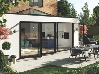 Korniche’s aluminium bifold doors come with matching traffic and lockable shoot bolt handles for extra security. Plus, the PAS24-rated doors come with a YALE guarantee for £1,000 on the anti-snap lock barrel. 