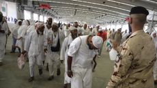 Saudi soldier sprays water on Hajj pilgrims