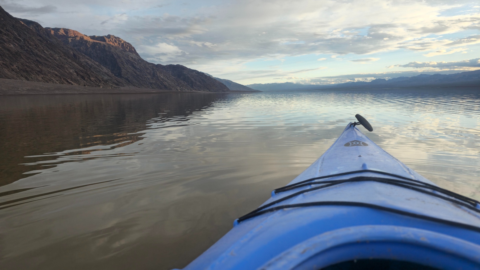 « C'est bizarre » : les experts sont « choqués » par la longévité record du lac fantôme de la Vallée de la Mort