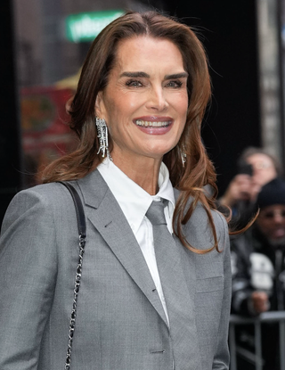 Brooke Shields is seen leaving the ABC Television Studios on January 13, 2025 in New York City carrying a Chanel crossbody bag