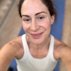 Health writer Anna Bartter trying the viral 5x5 workout