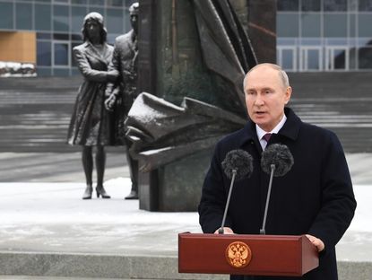 Putin praises Russia's intelligence agencies