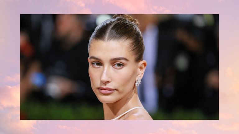  Hailey Bieber attends The 2022 Met Gala Celebrating "In America: An Anthology of Fashion" at The Metropolitan Museum of Art on May 02, 2022 in New York City.