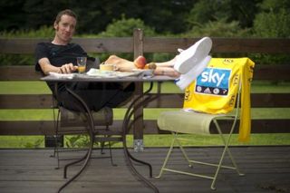 Bradley Wiggins puts his feet up on the rest day