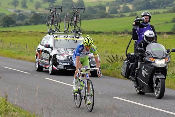 Ivan Basso (Liquigas-Cannondale) goes it alone.