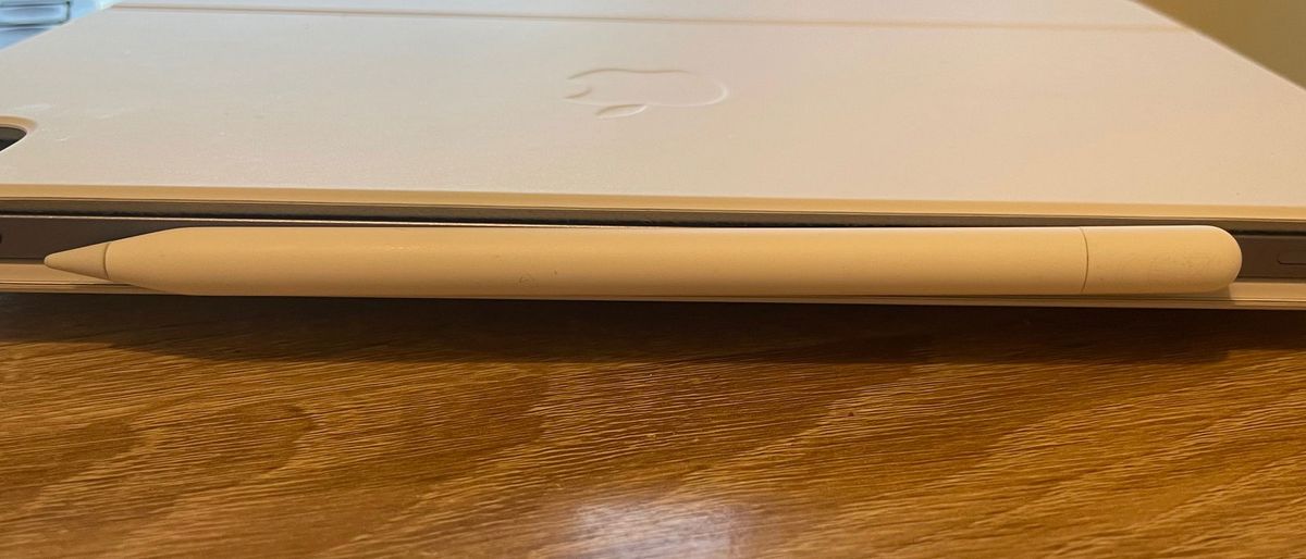 Apple Pencil USB-C on desk