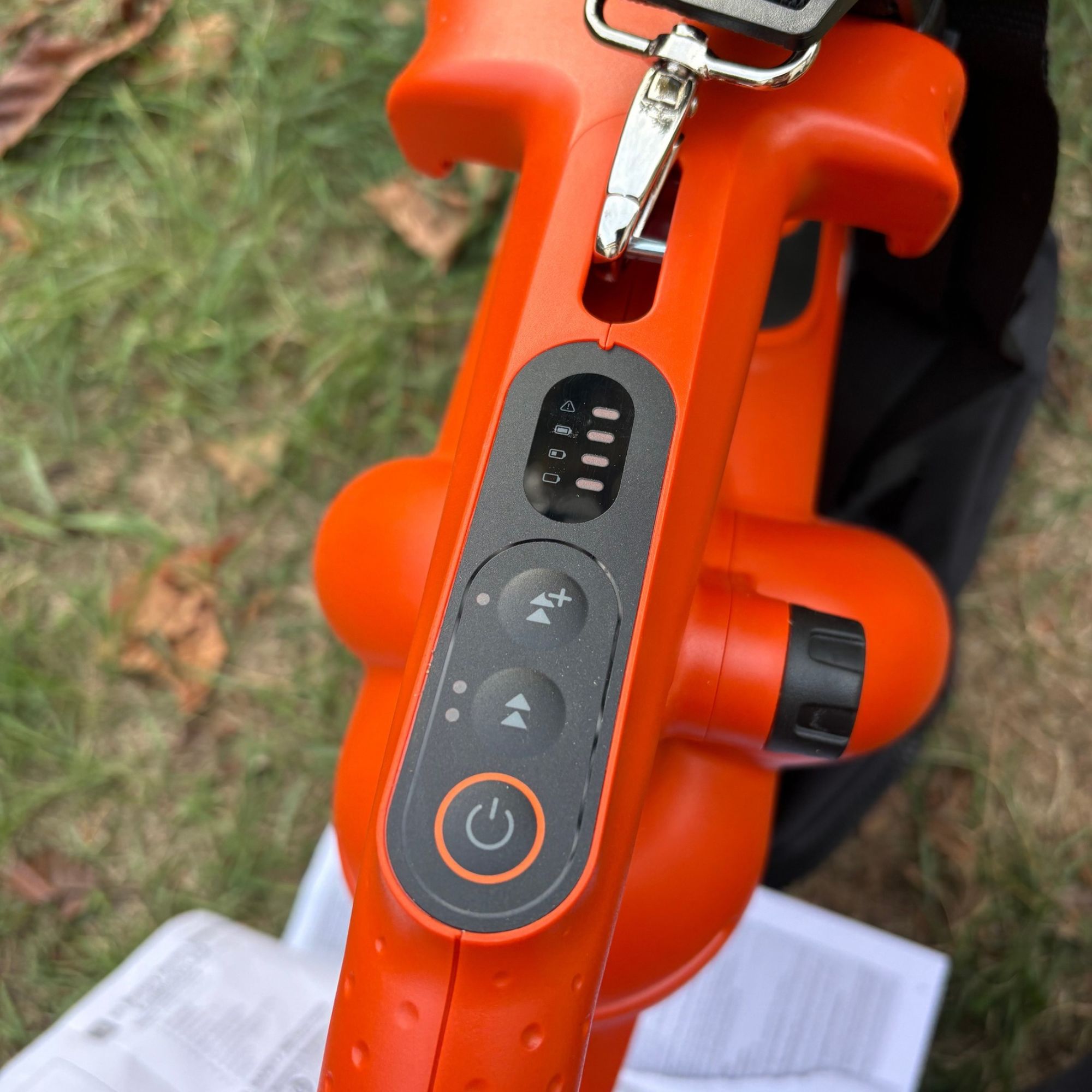 FLYMO EasiBlowVac Cordless Garden Vacuum &amp;amp; Leaf Blower control panel