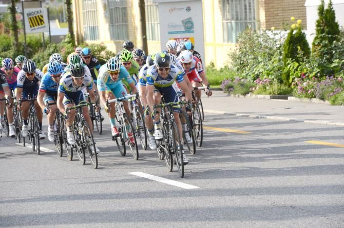 Orica-GreenEdge drives the peloton in the closing kilometres of stage 4.