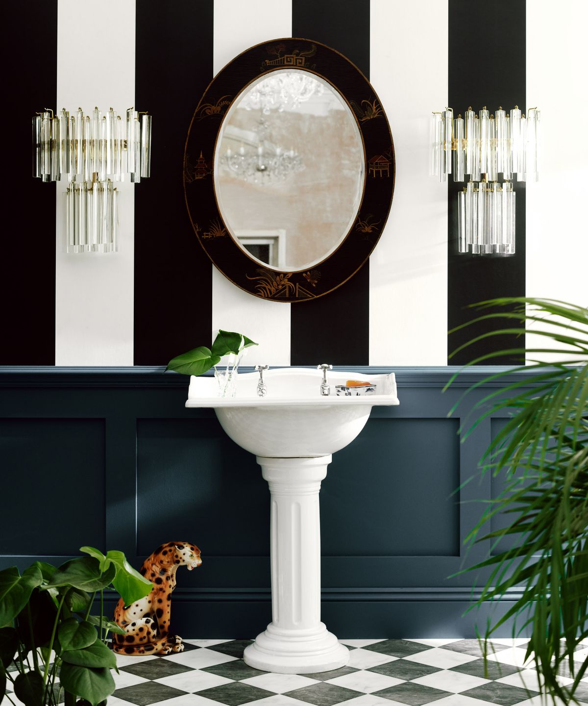 Bathroom wallpaper ideas to add a wow to your washroom | Homebuilding