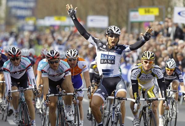 Juan Jos&eacute; Haedo (Team Saxo Bank) outsprints Andr&eacute; Greipel (HTC - Columbia) and Enrico Rossi (Ceramica Flaminia) for the win.
